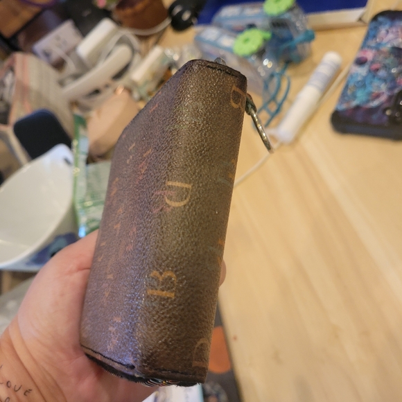 Dooney & Bourke Brown With Rainbow, zip around wallet Vintage - Picture 6 of 6